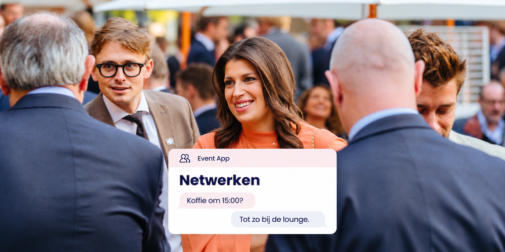 Gasten in gesprek tijdens een zakelijk event, met een chat in de Event App om samen koffie te drinken.